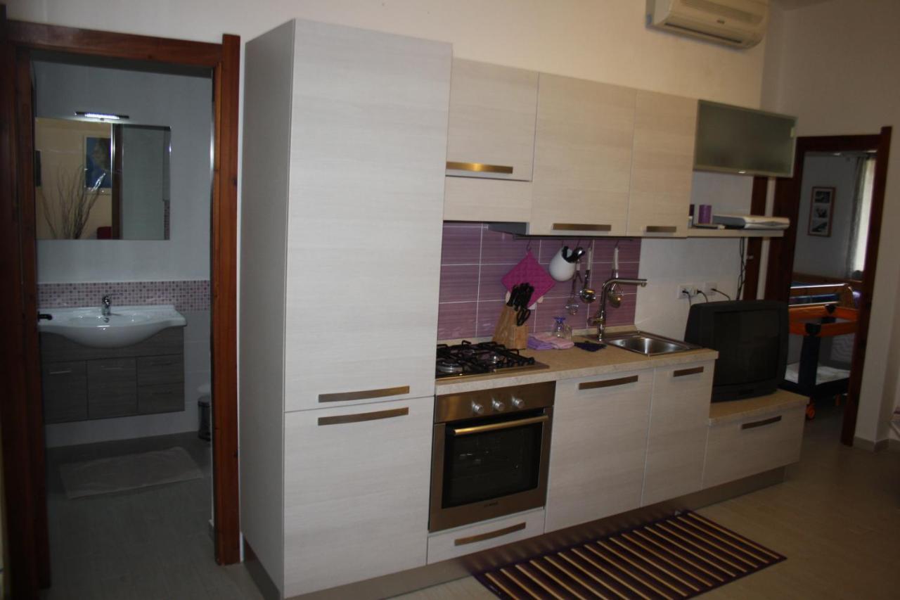 Purple House, 30M To Beach 풀라 외부 사진