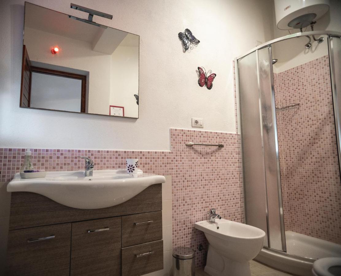 Purple House, 30M To Beach 풀라 외부 사진